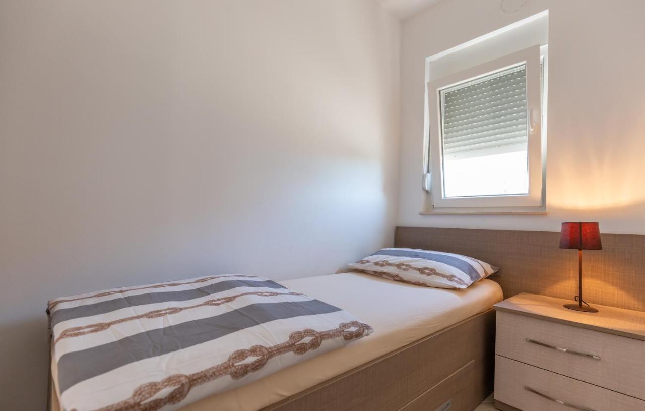 Andela 4 * Makarska